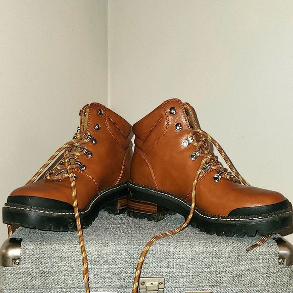 Lace up boots - Picture 1 of 2